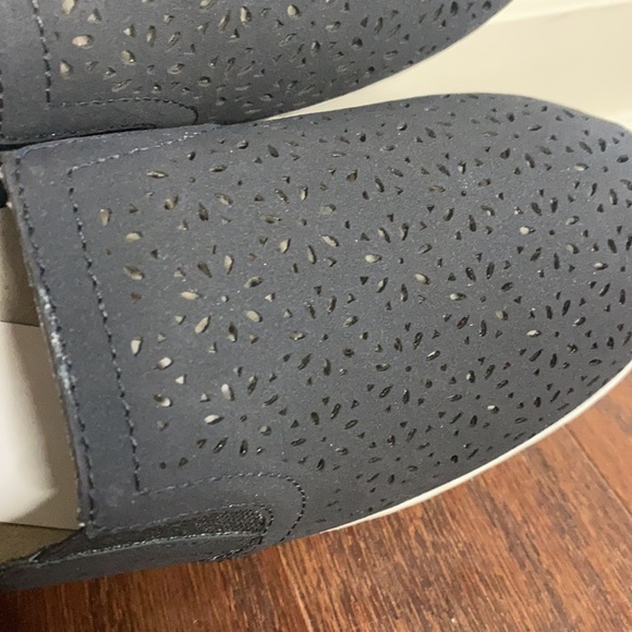 J. Sport Floral Shoes NWT - Picture 3 of 9